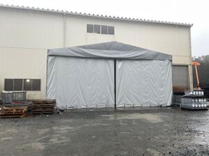 493 屋外で金属材料を保管するための簡易テント A社
