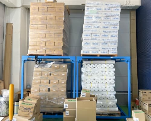 積載耐荷重は1000kg/段1